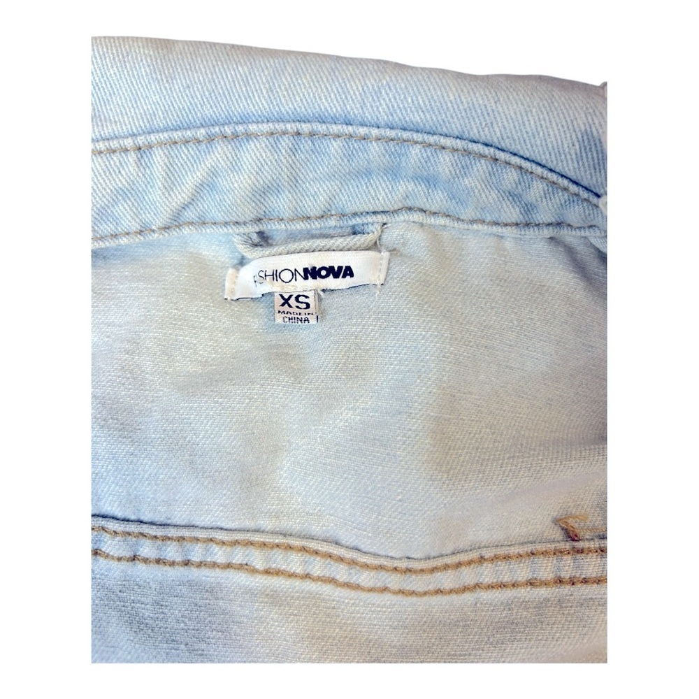 FASHION NOVA Distressed Light Blue Denim Jacket size XS oversized pre-loved - Picture 14 of 14